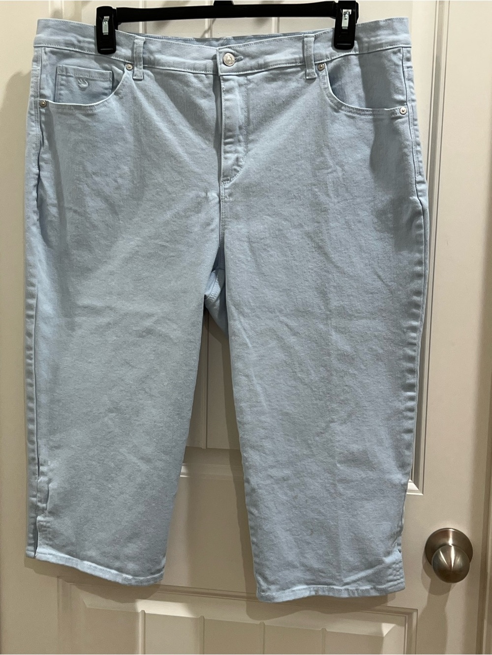 Gloria Vanderbilt Light Blue Capris